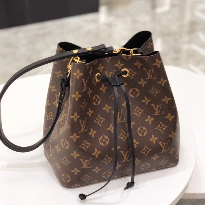 Louis Vuitton Monogram NeoNoe mm Black