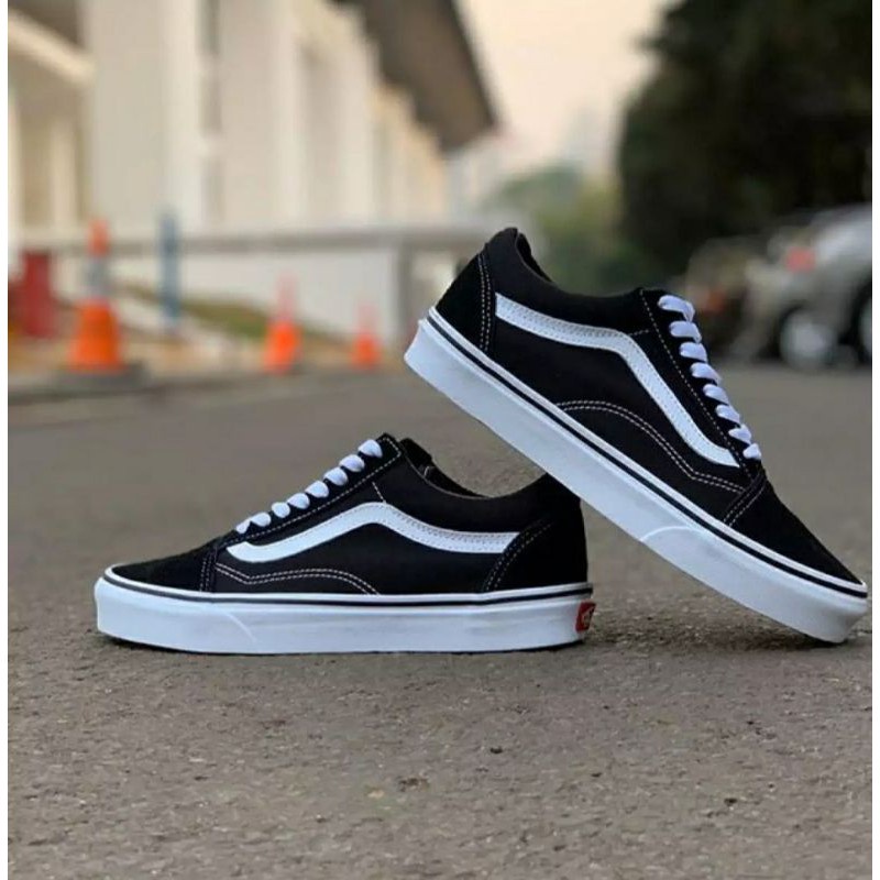 Sepatu vans on sale