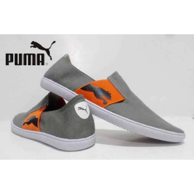 Sepatu slip on store puma