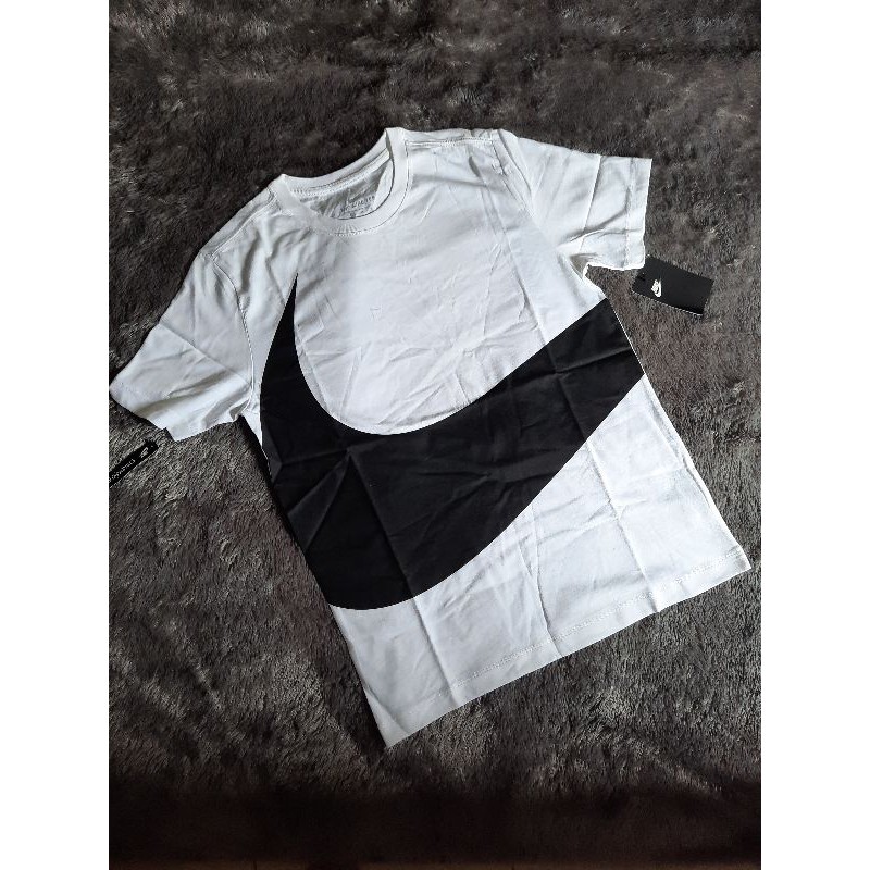 nike big swoosh tee