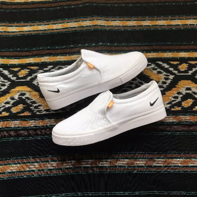 Nike court royale slip on clearance white