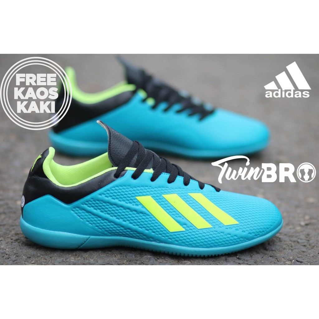 Foto sepatu 2025 futsal adidas terbaru