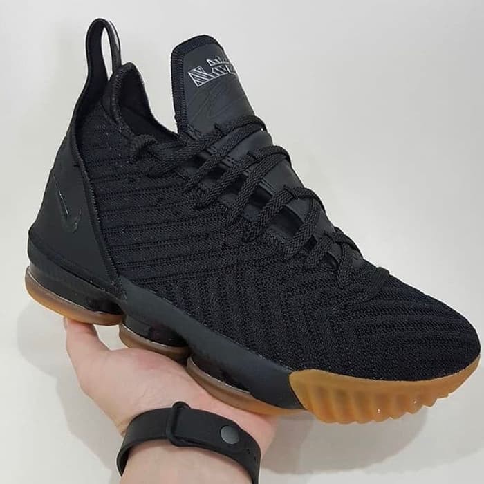 Lebron 16 2025 black gum