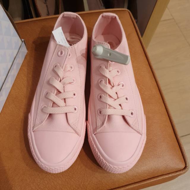 Airwalk store pink shoes