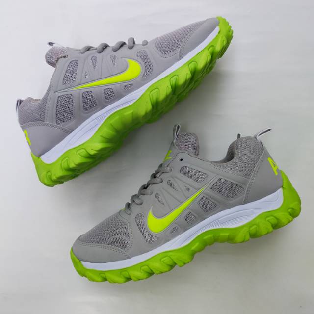 Sepatu sale hiking nike