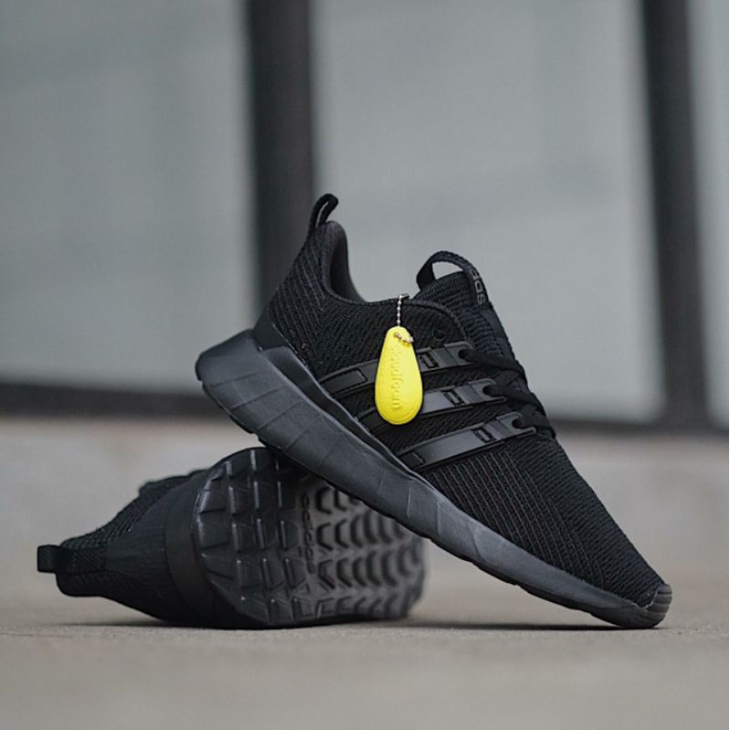 Adidas questar deals flow black