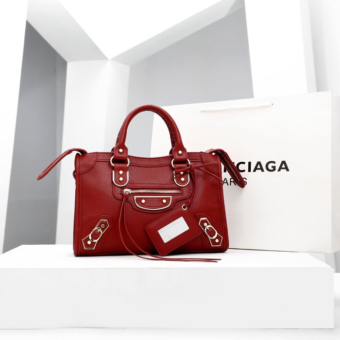 Ukuran store balenciaga small