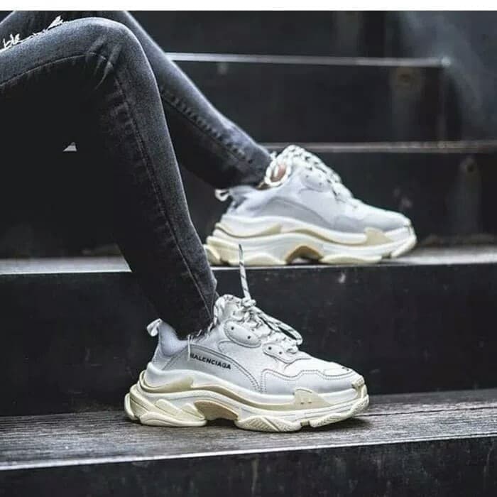 Balenciaga triple cheap s white grey