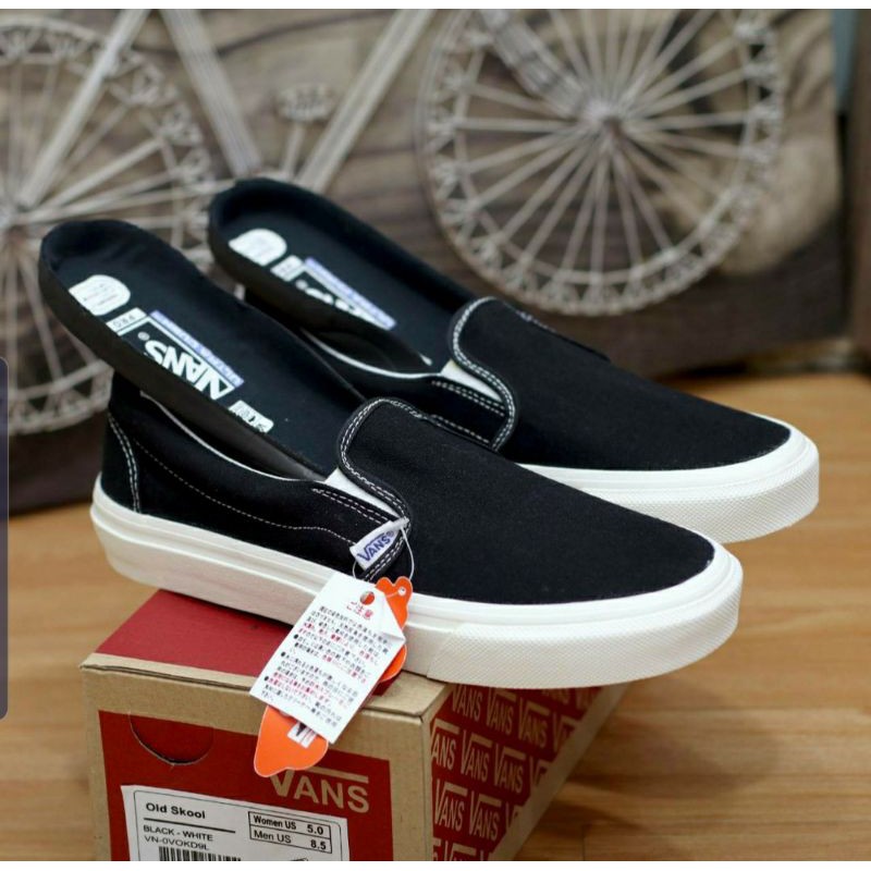 Vans slip sale on black ultracush