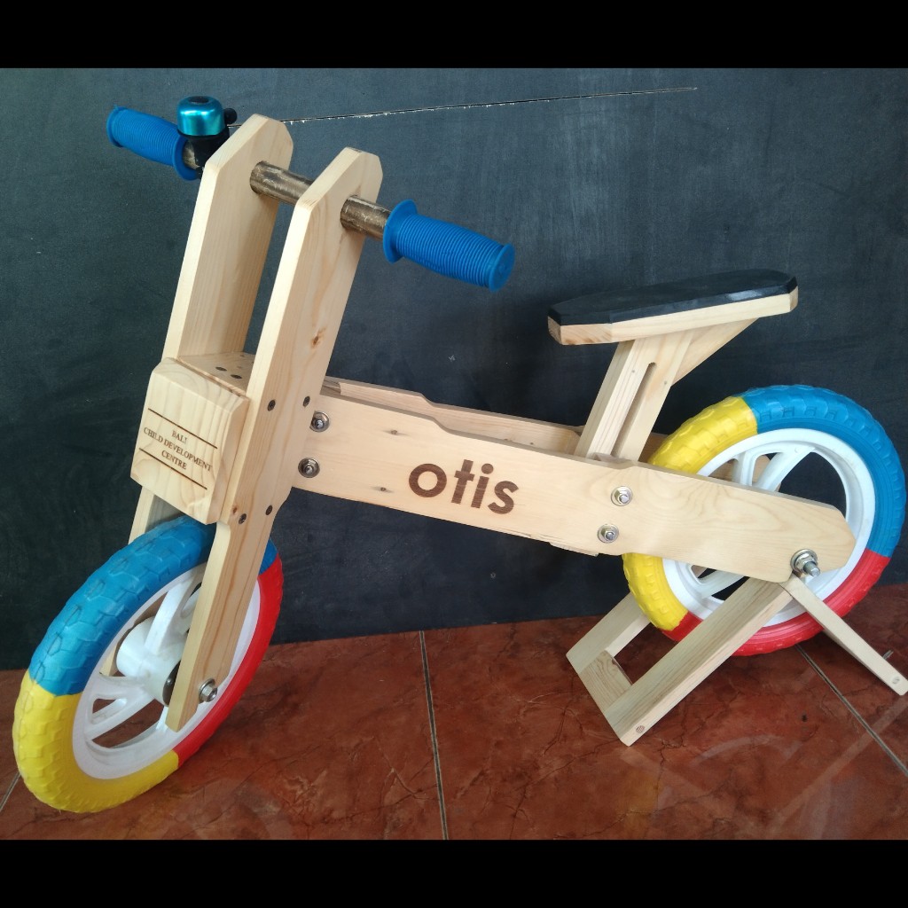 Balance bike hot sale kayu