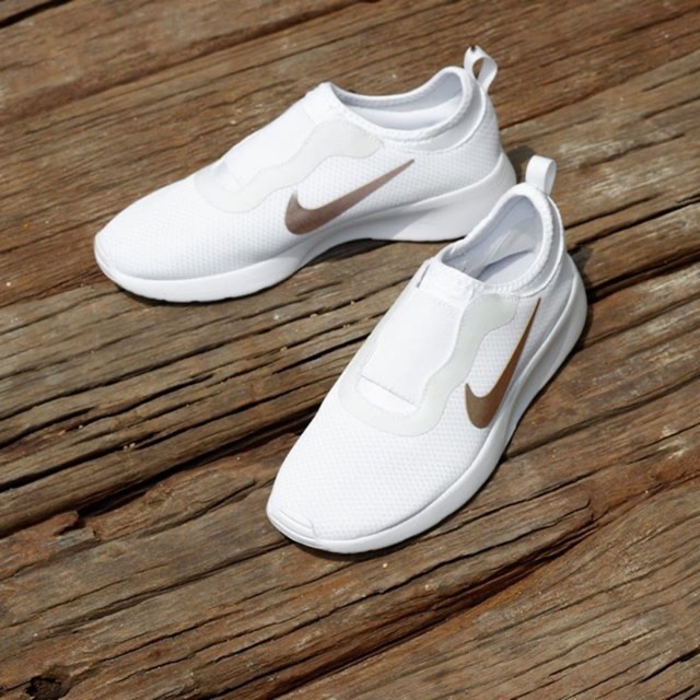 Nike tanjun sale slip on