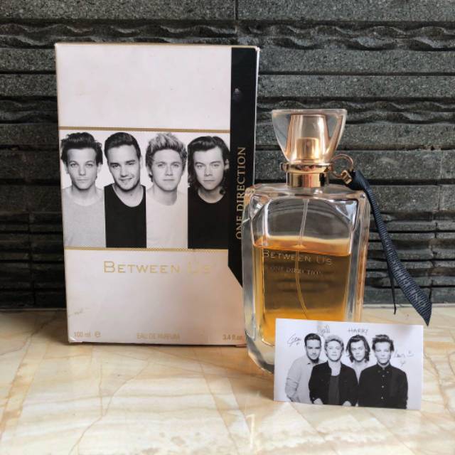 One direction deals between us perfume