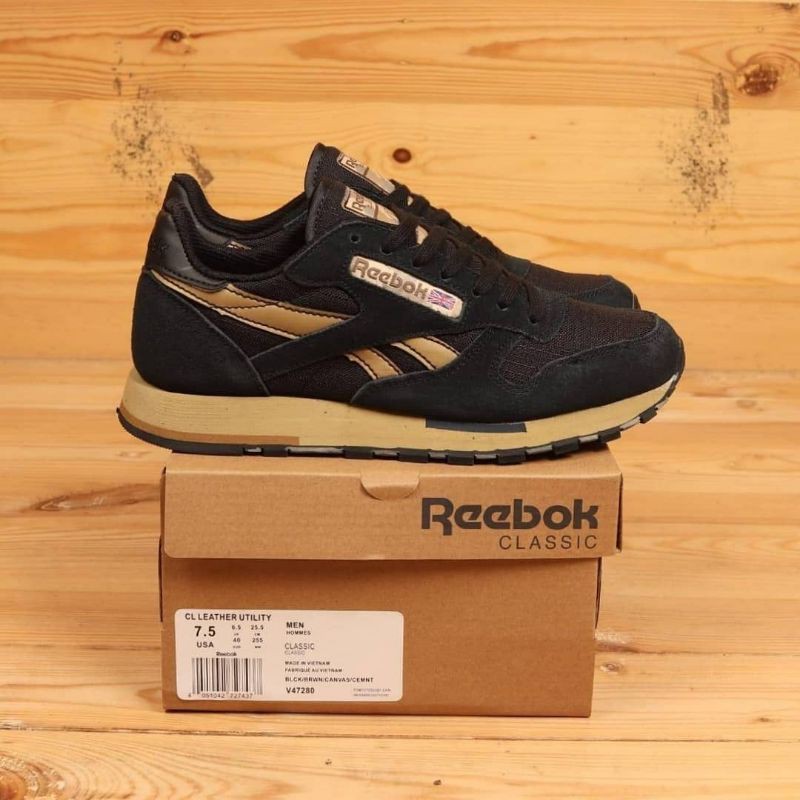 Harga sepatu reebok store classic