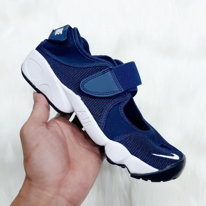 Navy blue nike rifts online