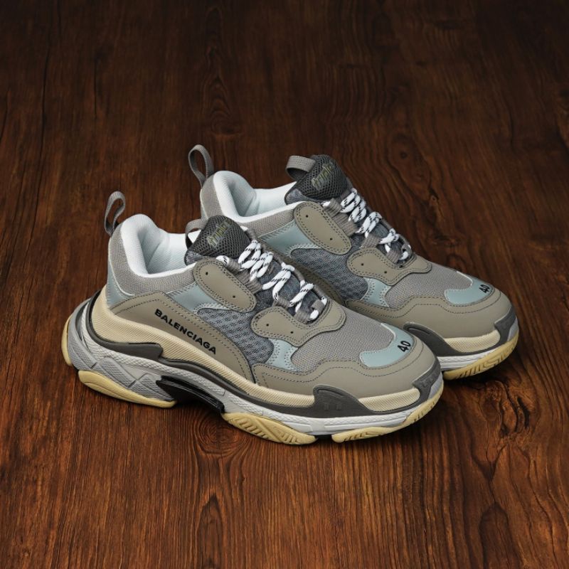 Triple s store split black grey