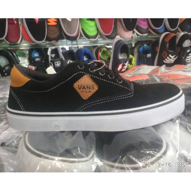 Sepatu vans lxvi clearance hitam