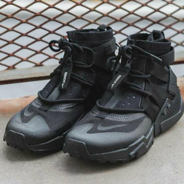 Huarache gripp best sale triple black