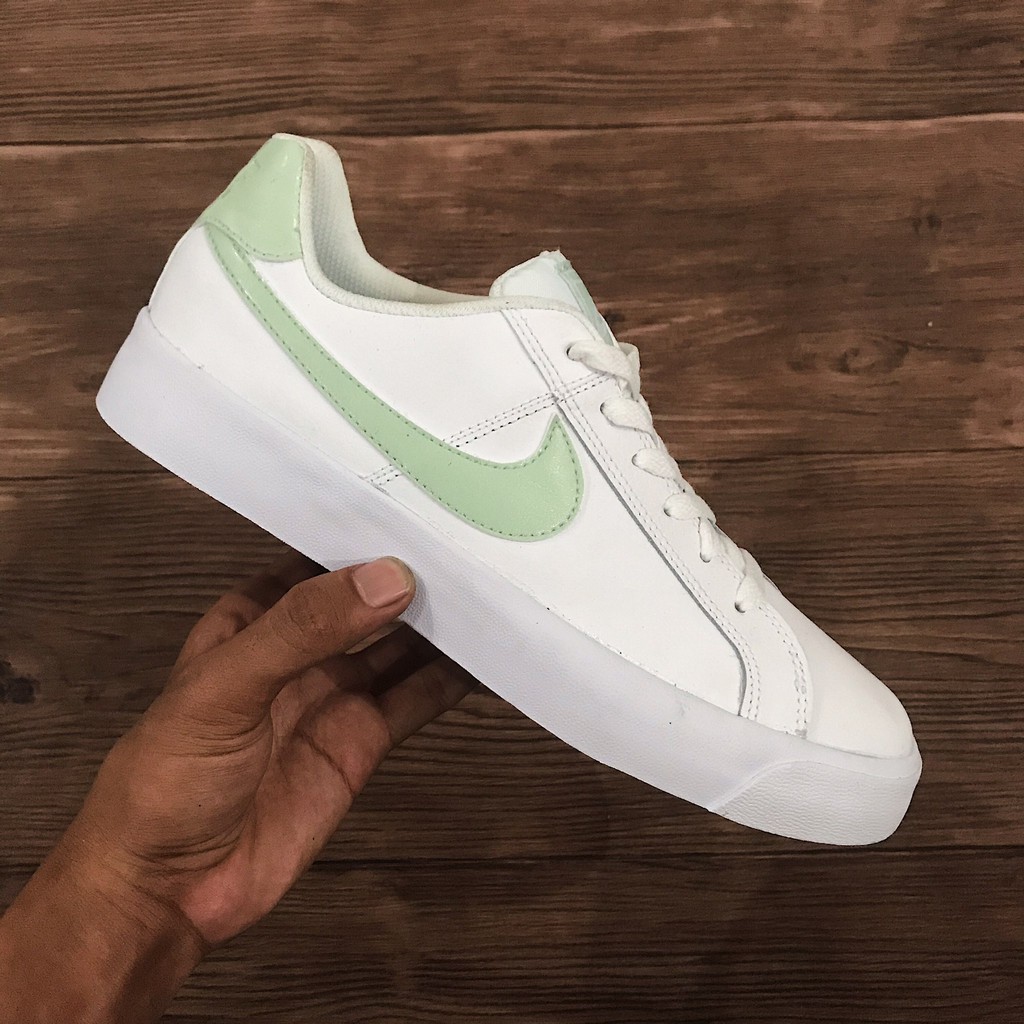 Nike court royale online green