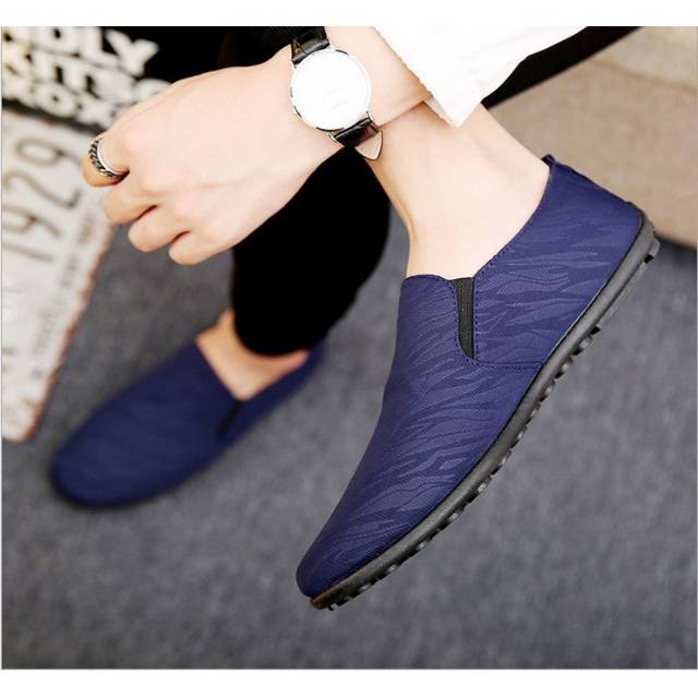 Sepatu casual hot sale slip on