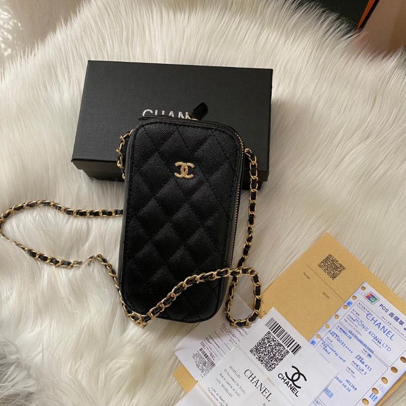 TAS C H A N E L SLING PHONE CAVIAR