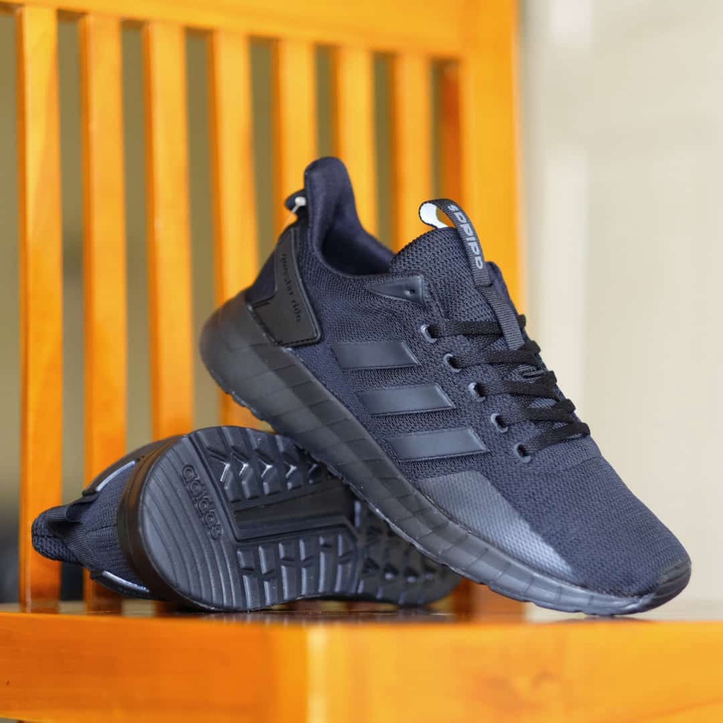 Adidas questar store ride all black