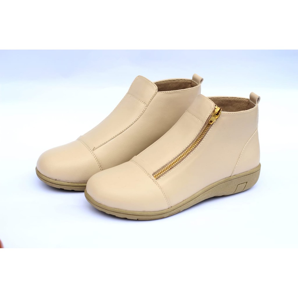 Kickers 2025 boots wanita