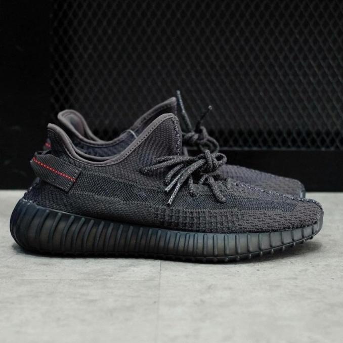 Static triple best sale black yeezy