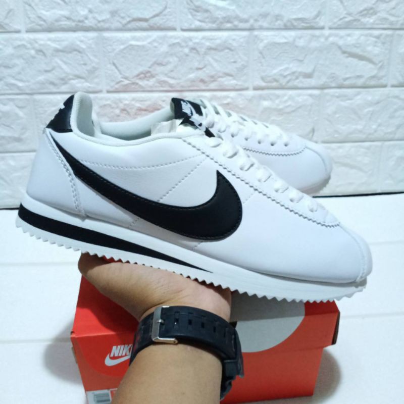 Nike store cortez hitam