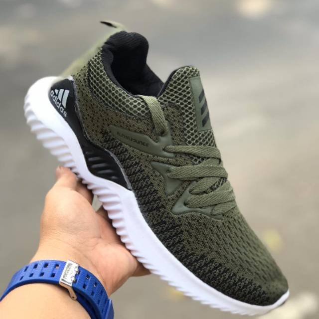 Foto sepatu adidas outlet alphabounce