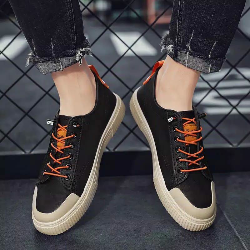 Sepatu Sneakers Sepatu pria casual Original Model Terbaru