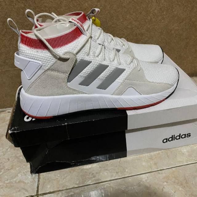 Adidas 2024 questarstrike mid