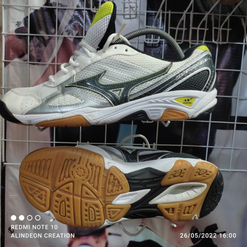 Sepatu mizuno deals wave twister 3