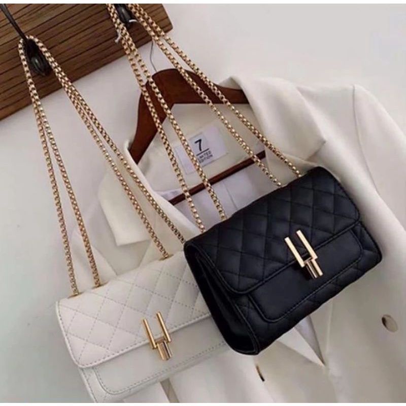 Jual TAS WANITA PREMIUM TAS SELEMPANG WANITA SLINGBAG WANITA TALI RANTAI |  Shopee Indonesia