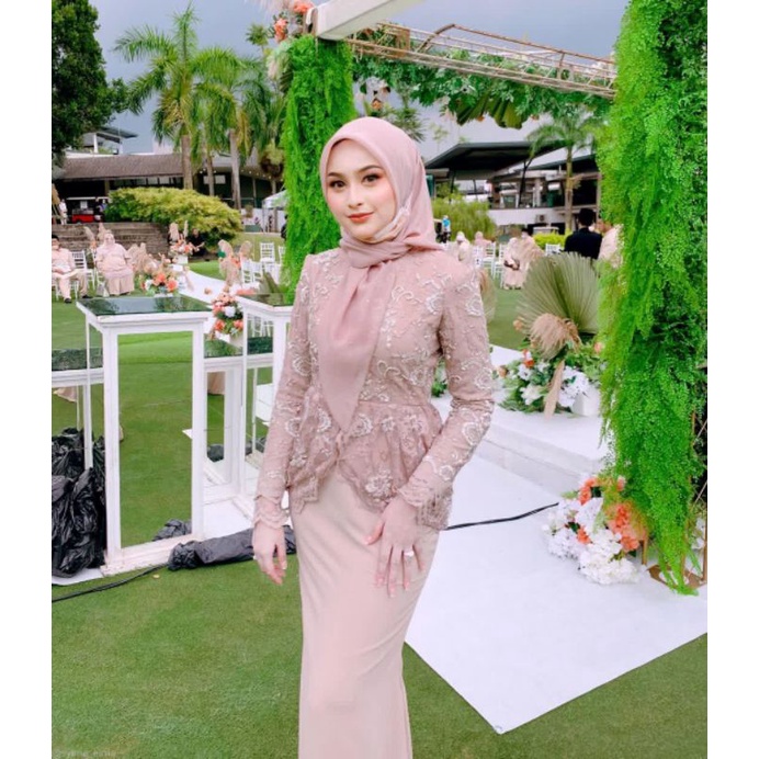 Design 2025 dress brokat