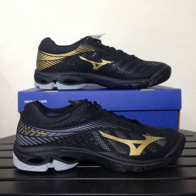 Mizuno wave hotsell lightning z4 black