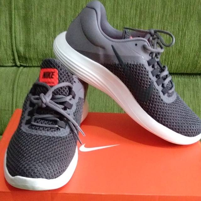 Harga nike lunarlon original hotsell