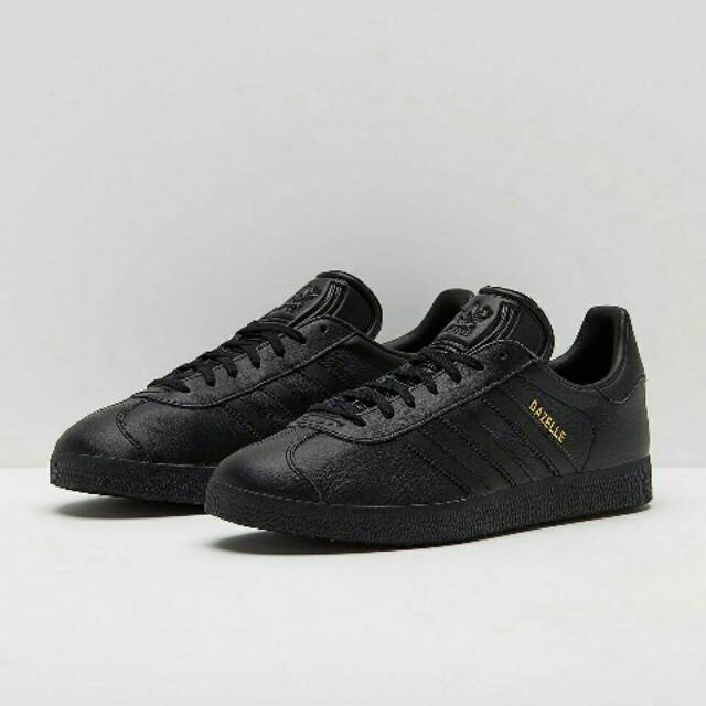 Adidas gazelle triple black sales leather