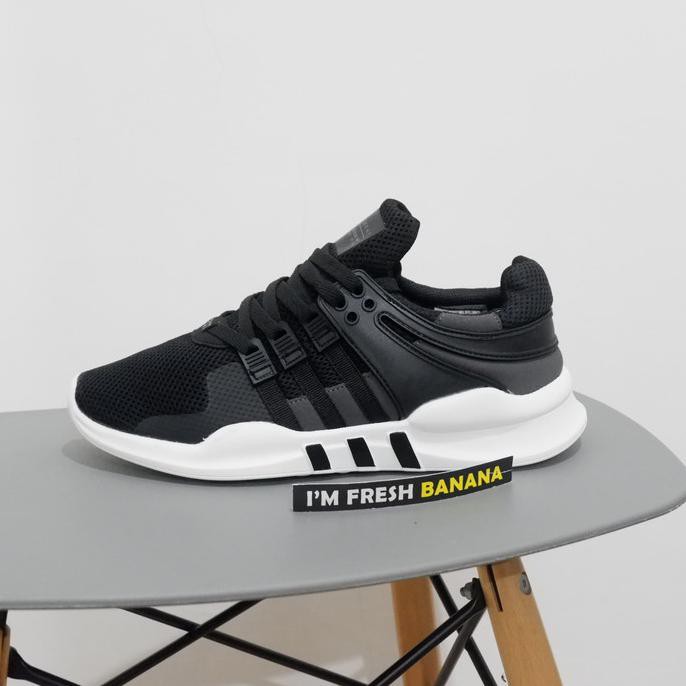 Sepatu eqt outlet warna hitam