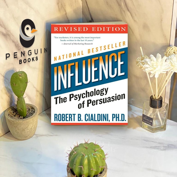 The book - Influence The Psychology of Persuasion by Robert B Cialdini  Stock Photo - Alamy