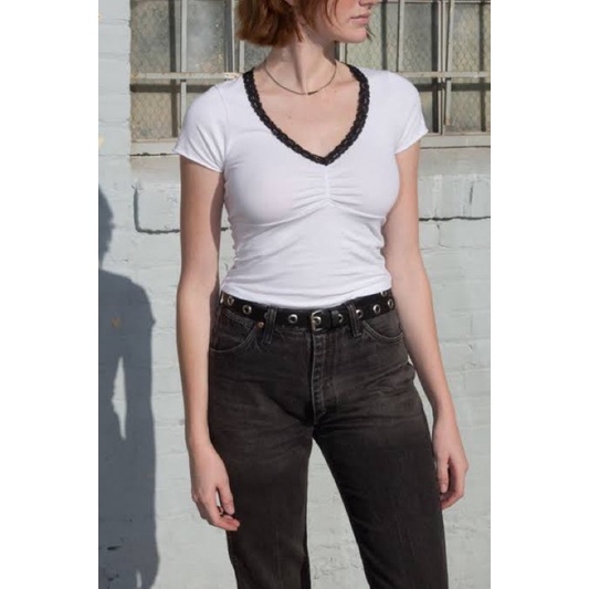 Brandy Melville - gina top with lace