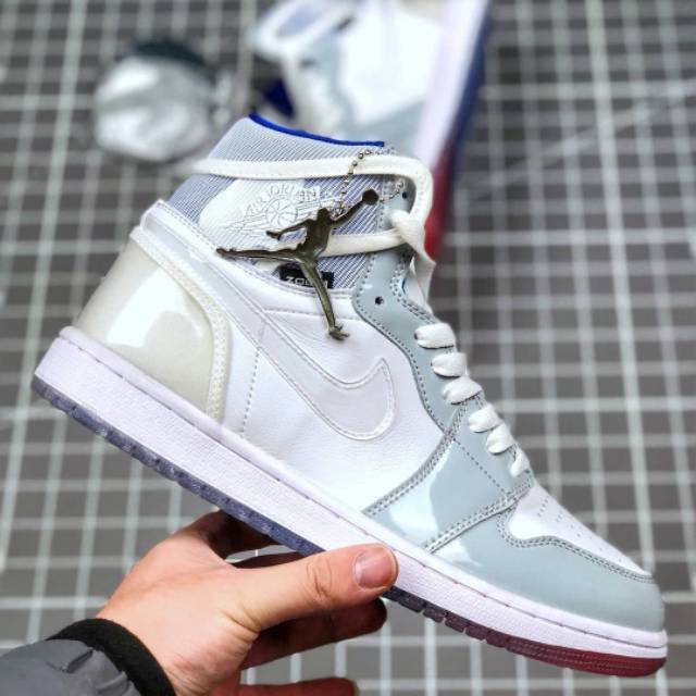 Nike air jordan 1 hotsell high zoom r2t white