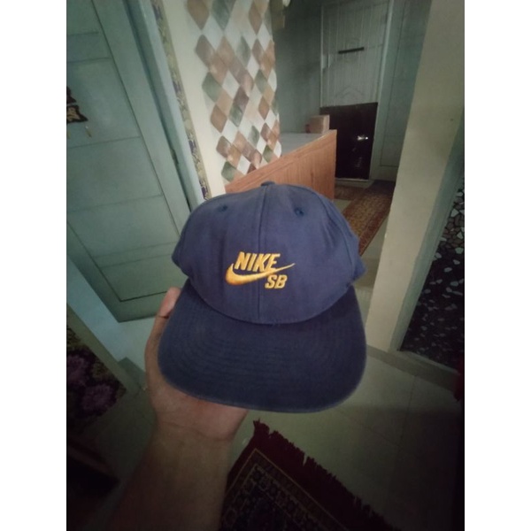 Topi store nike sb