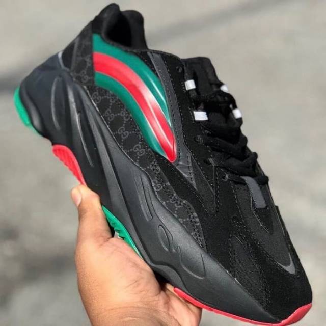 Adidas yeezy 2025 boost 700 gucci