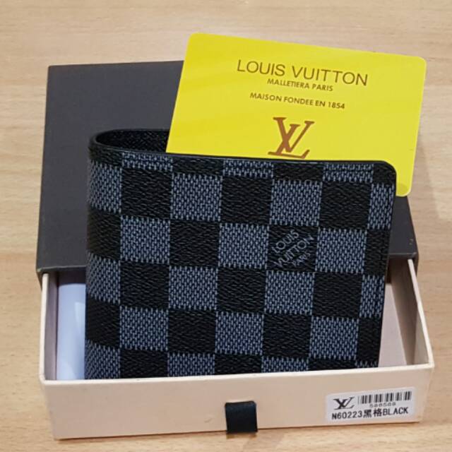 Dompet Pria Branded - Louis Vuitton James Wallet Monogram Canvas M60251,  Fesyen Pria, Tas & Dompet di Carousell