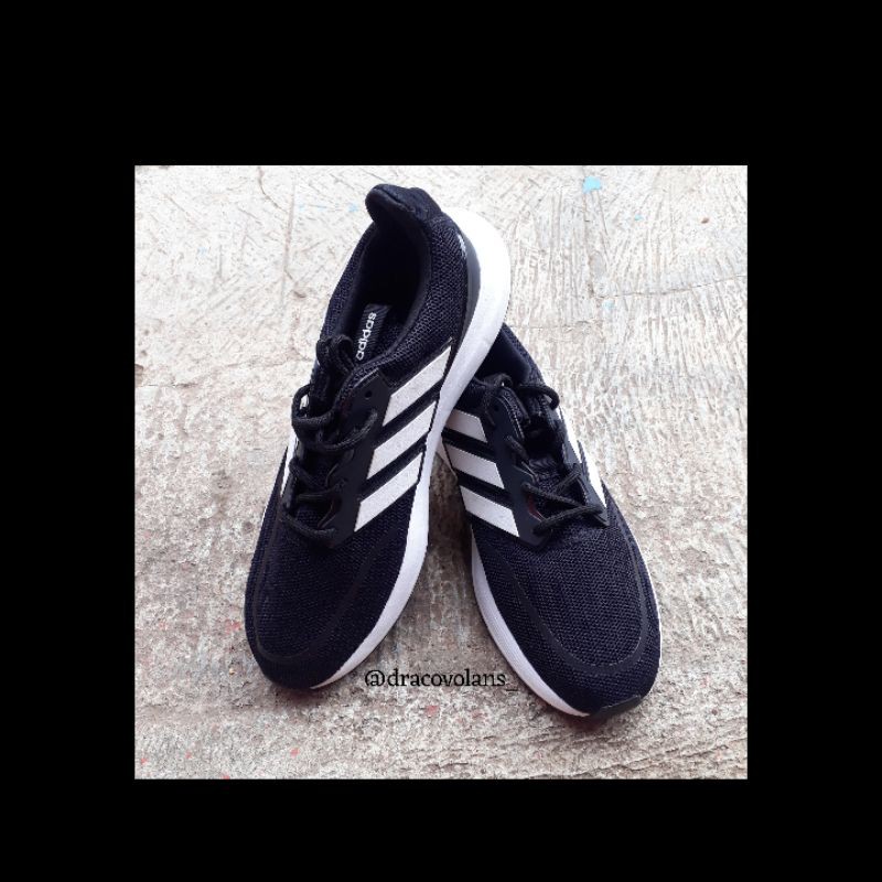 Harga sepatu on sale adidas cloudfoam comfort