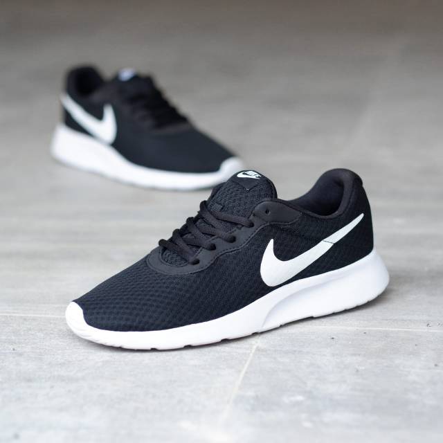 Nike tanjun black outlet white original