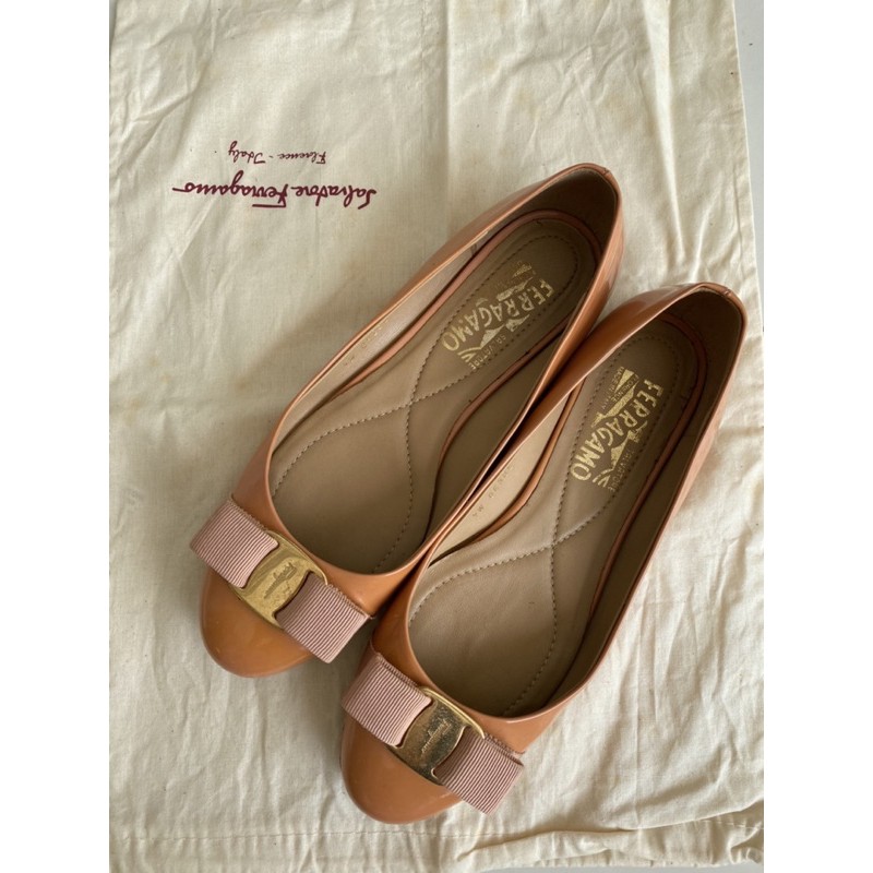 Harga flat shoes deals salvatore ferragamo original