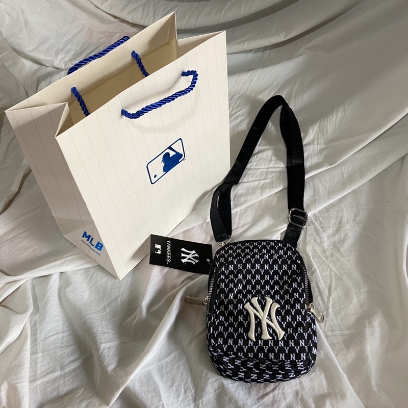 Jual MLB NY Dark Blue Monochrome Sling Bag ORIGINAL di Seller Hypepulation  - omplek Megah Berlian No.88Q, Jalan Pukat Banting IV, Bantan, Medan  Tembung, Kota Medan 20224 - Kota Medan