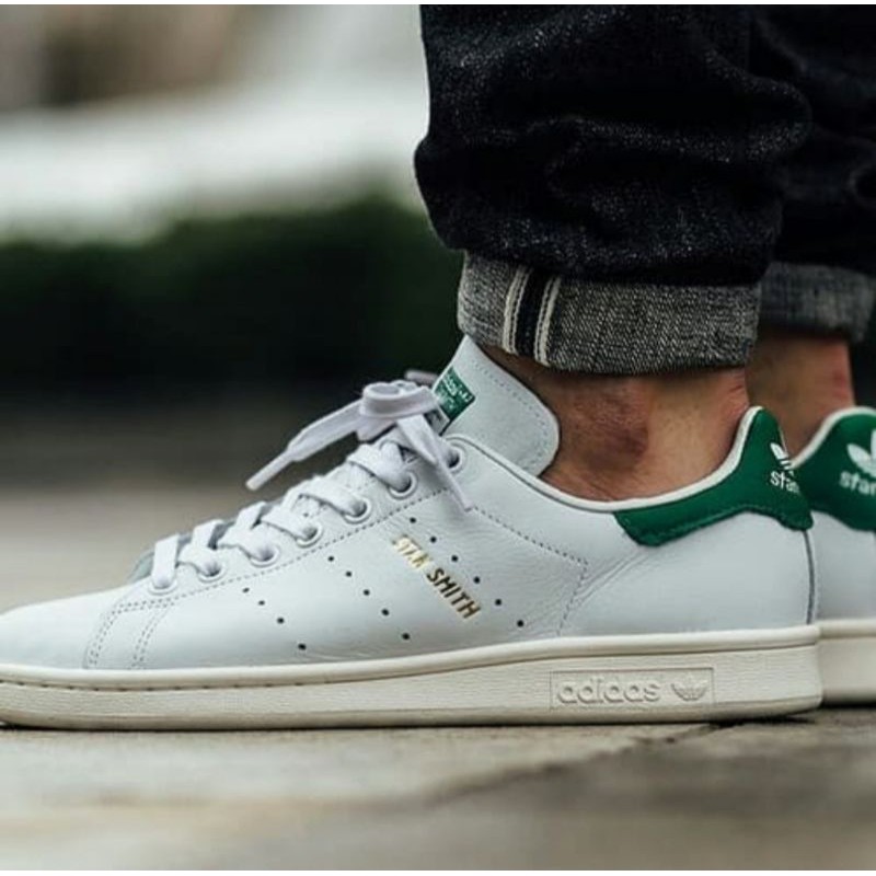 Adidas originals stan smith leather trainers in white and cheap green