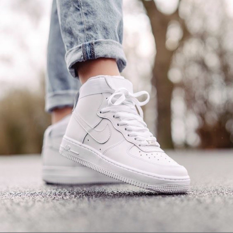 Nike air force on sale 1 mid triple white